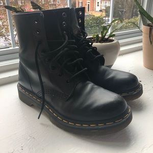 Dr. Marten Black 1460 Size 7